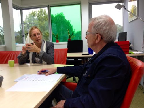 raadslid Alex Kleijnen in gesprek met Marjo Gruisen, directeur Inclusief Groep